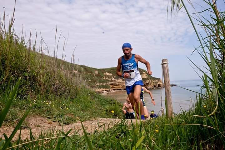 Bucci a Punta Aderci di Vasto in un'edizione del Trail dei Trabocchi della Podistica Vasto